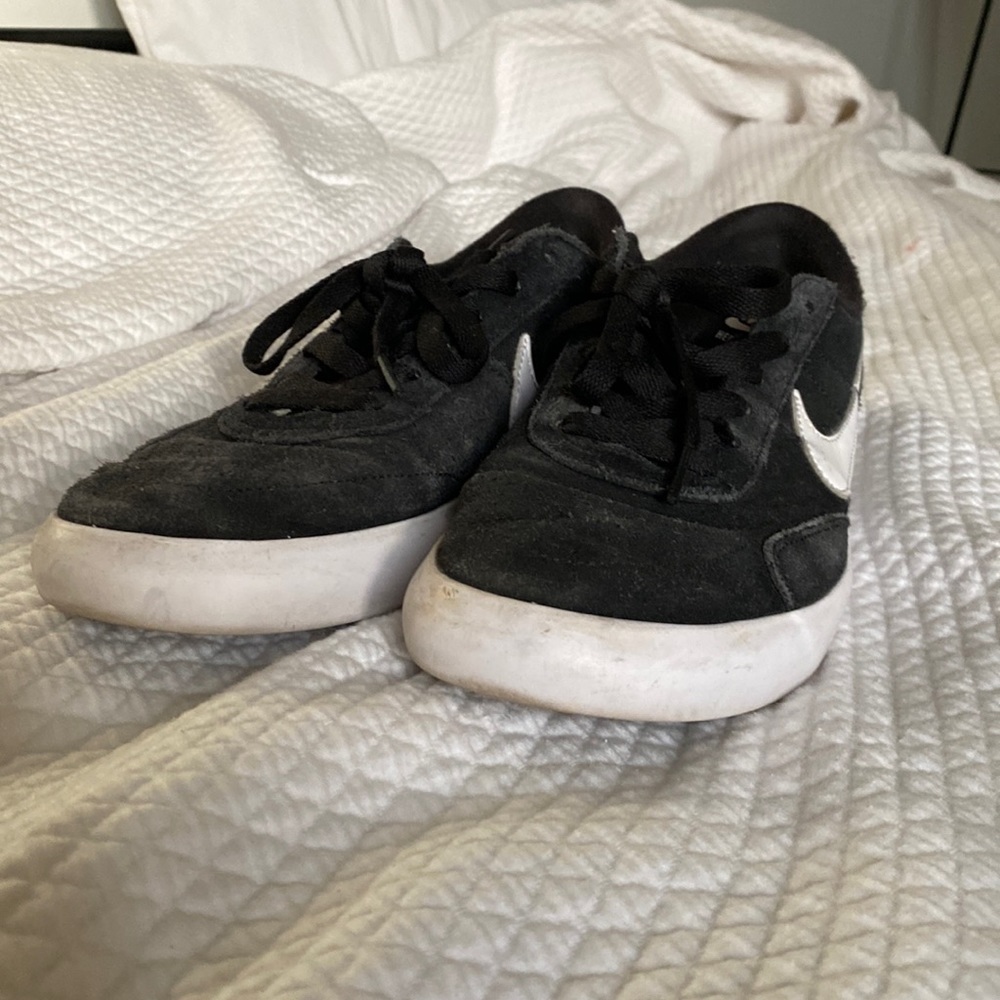Nike mens size 9 shoes.